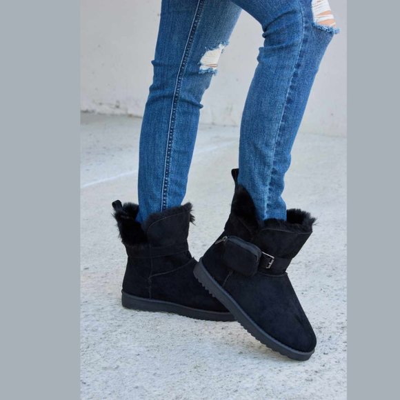 New Black Plush Thermal Flat Boots With Zip Pocket On Side - Picture 3 of 7